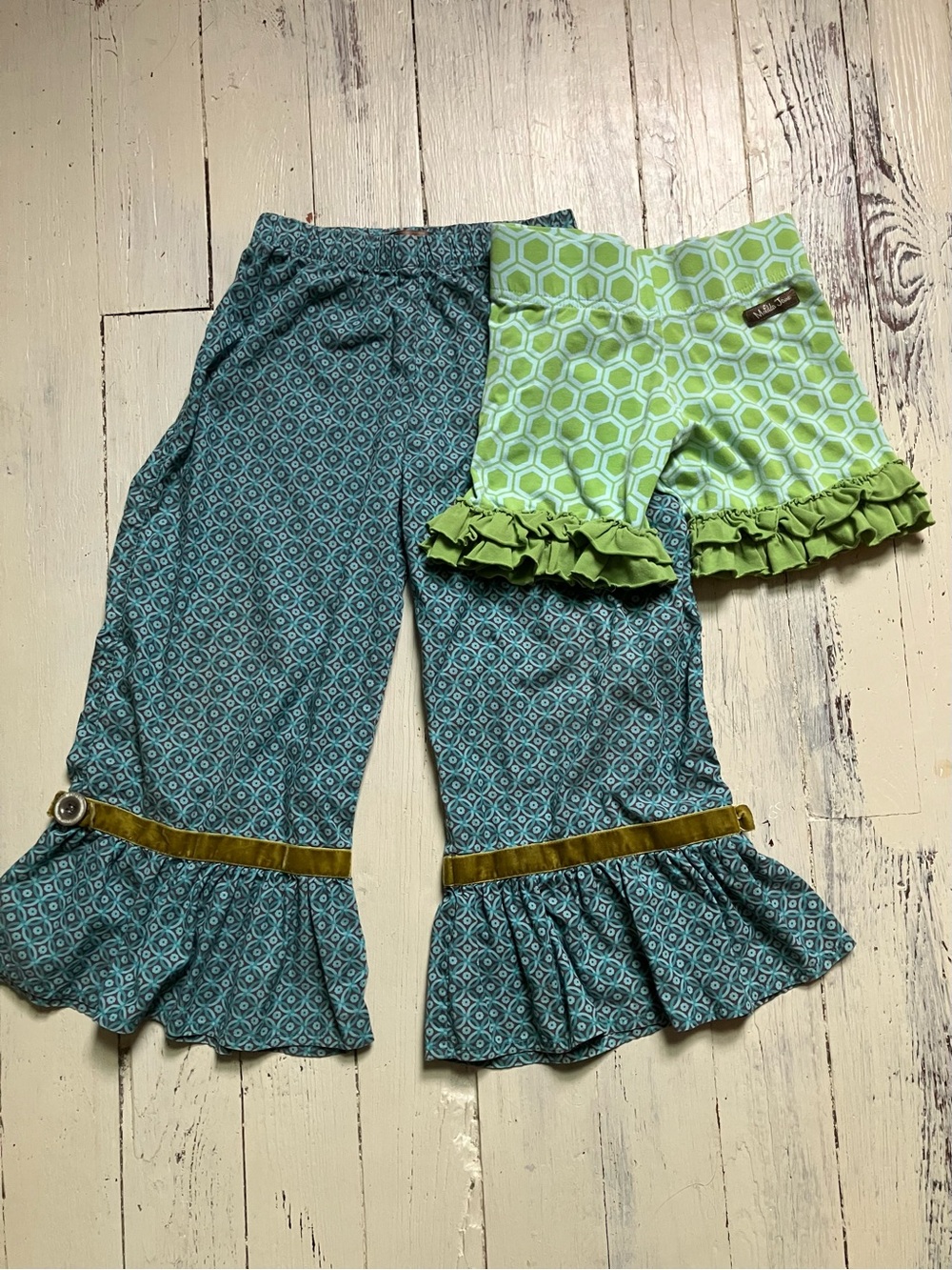 Matilda Jane Bottoms Bundle Big Ruffle Flare Pants/Green Hexagon Shorties Sz 6/8